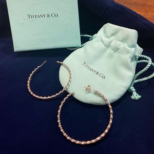 Tiffany and Company., Paloma‘s Crown of Hearts Hoop Earrings in sterling silver